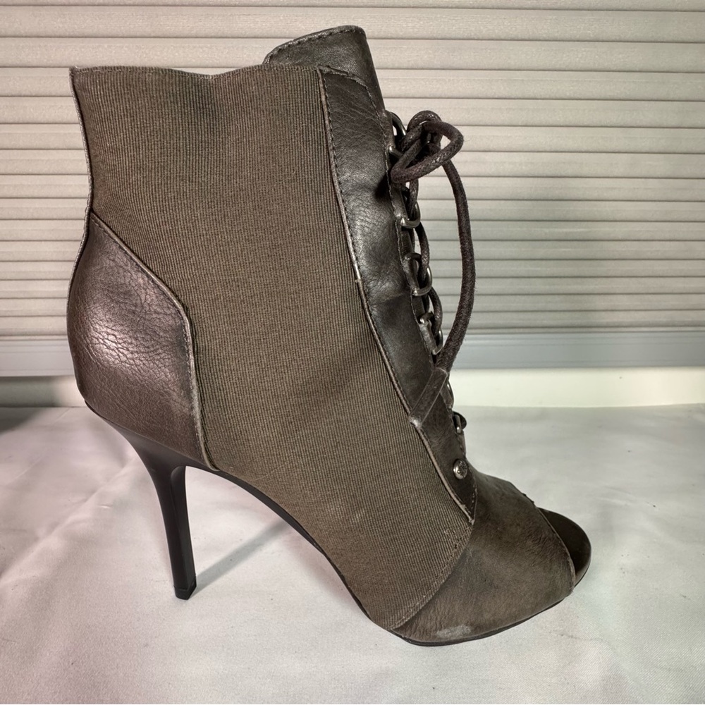 Chic & Elegant Vera Wang Lace-Up Peep-Toe High Heel Ankle Boots – Size 7.5M - Picture 6 of 17